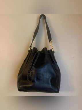 VTG Dooney & Bourke Hattie Black Leather Drawstring Bucket Shoulder Bag Great